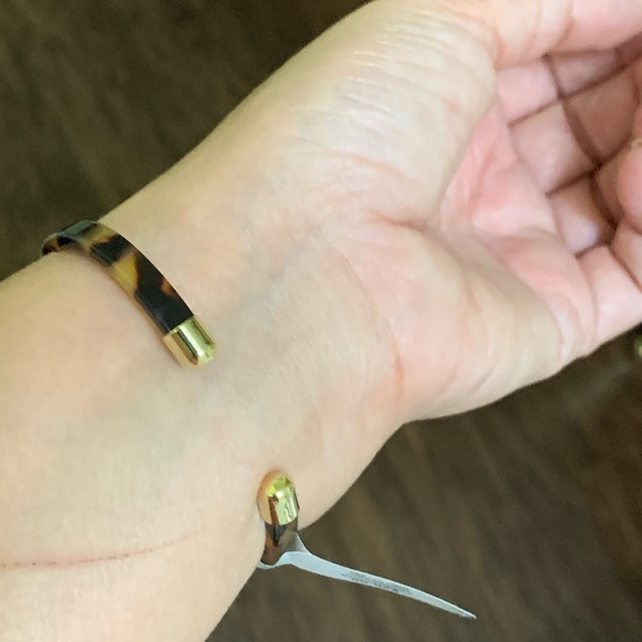 Francesca’s collection noemi tortoise  cuff - Picture 7 of 9